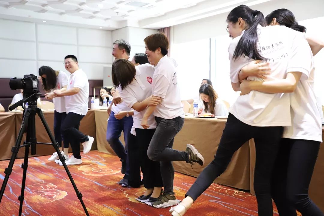 雷动欢声聚团圆，石移月满共婵娟 ——记雷石律所2019年中秋联欢会