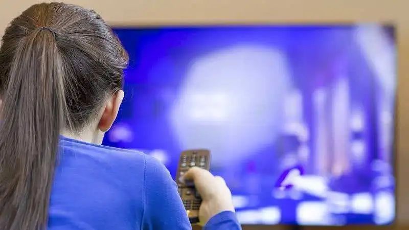 雷石普法|抗“疫”刷剧需求大 “机顶盒”运营商慎接资源 雷石普法|抗“疫”刷剧需求大 “机顶盒”运营商慎接资源