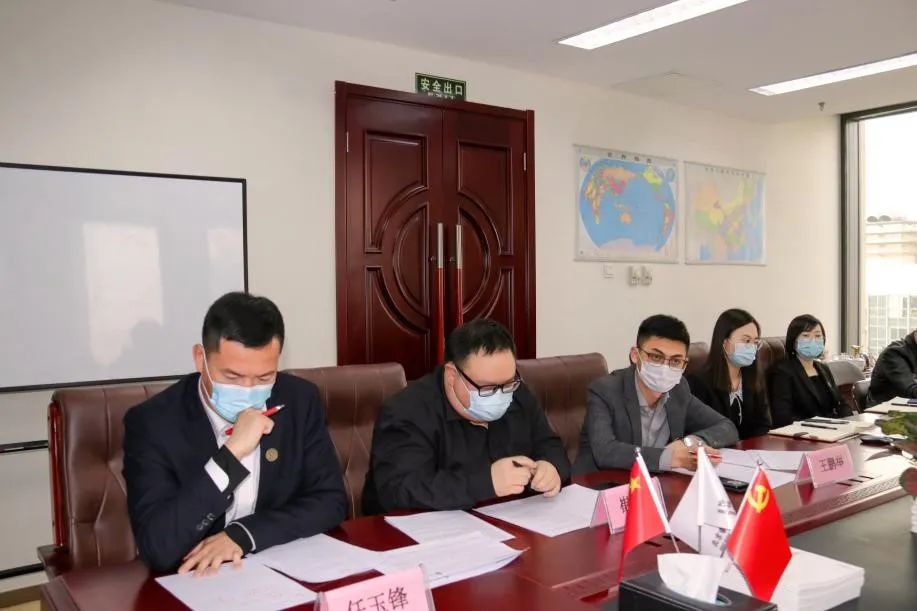 明德善思战群雄，唇枪舌辩绽风采