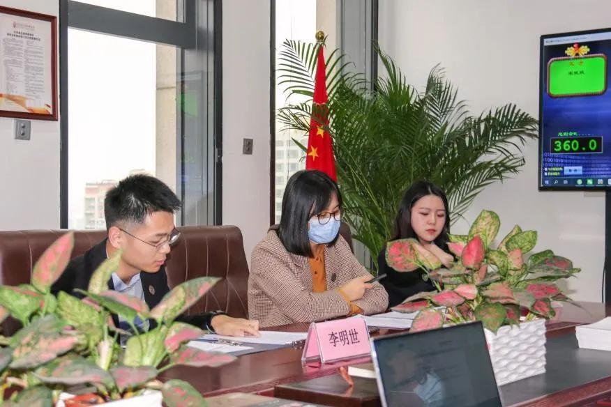 明德善思战群雄，唇枪舌辩绽风采
