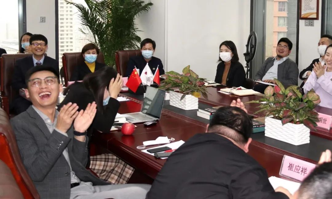 明德善思战群雄，唇枪舌辩绽风采