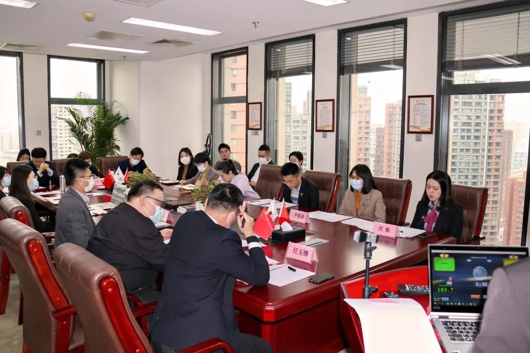 明德善思战群雄，唇枪舌辩绽风采