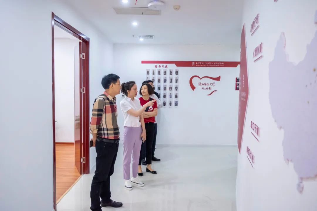 雷石新闻 